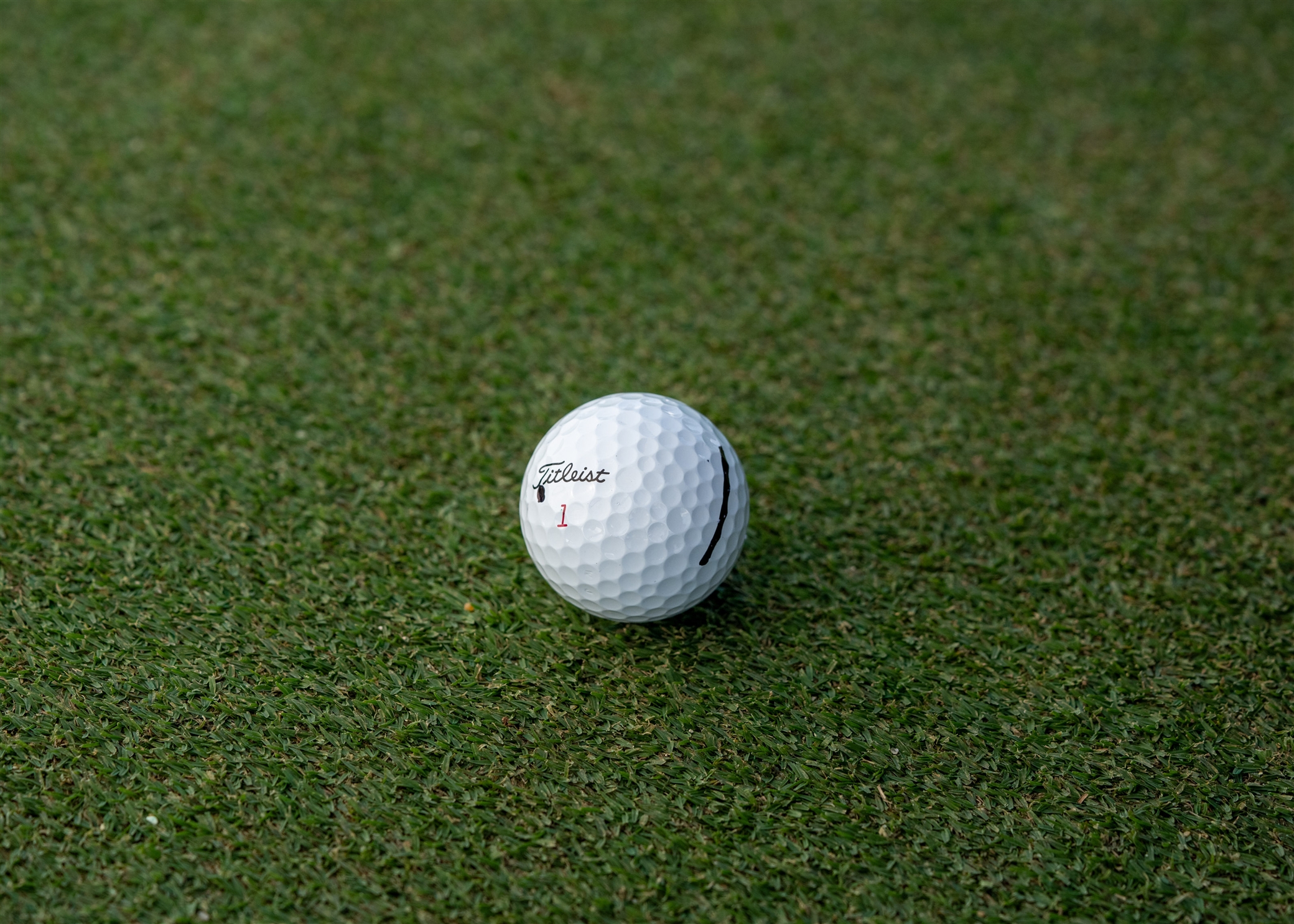 Henley golf ball mark